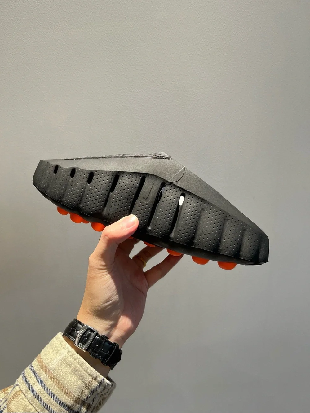 Nike sleek black